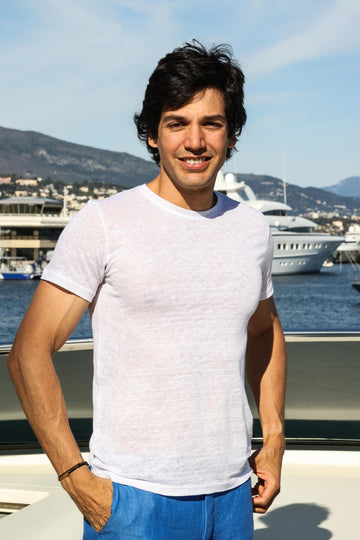 WHITE T-SHIRT
